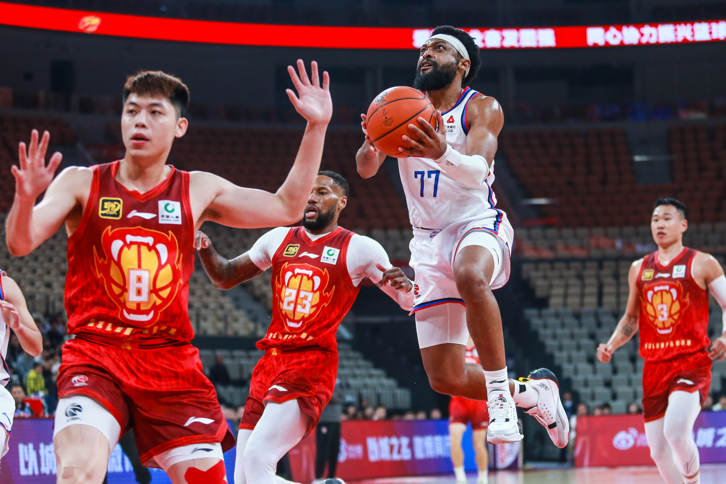 CBA常规赛清晨再迎强敌;布莱顿防线松动;主帅态度——目标明确;阵容厚度经受考验的简单介绍-3377电竞